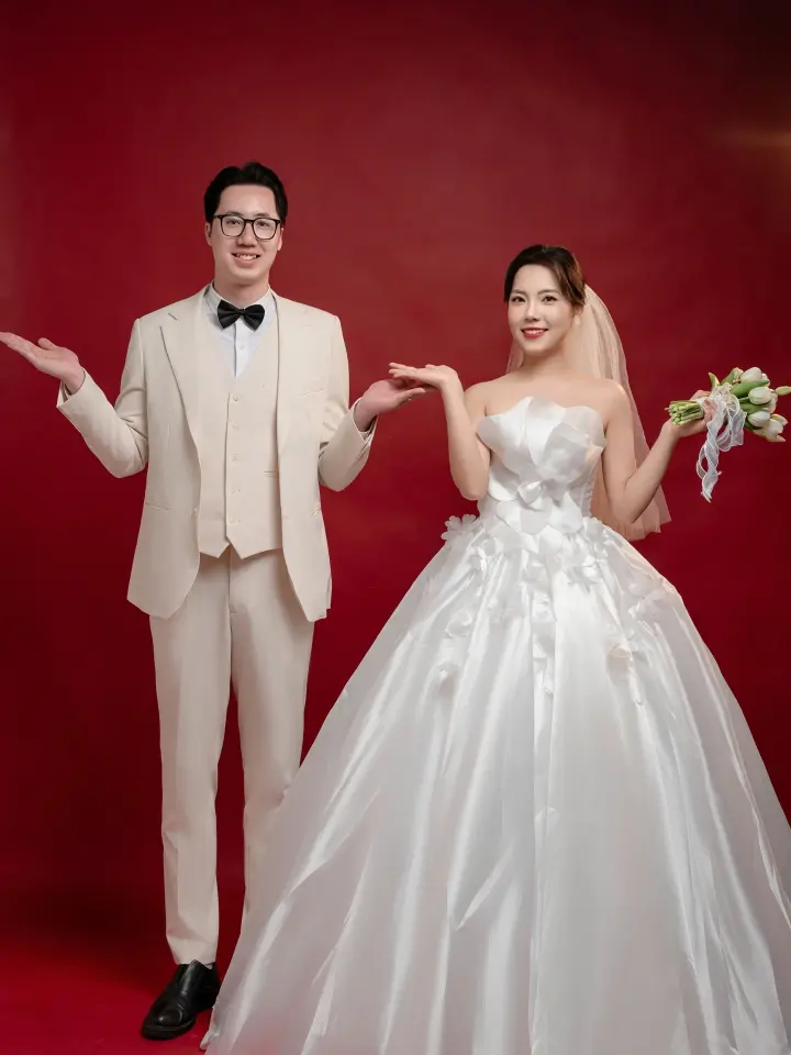 Concept Phông đỏ – Studio Sora