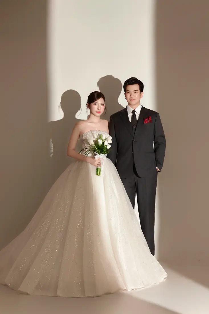 Ảnh cưới sau hậu kỳ: nắng trong studio