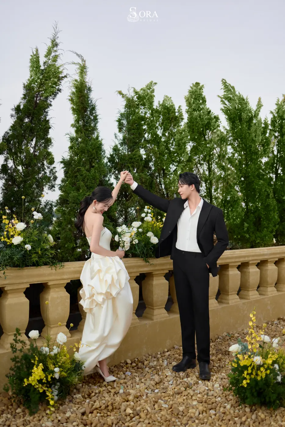 Chụp ảnh cưới sân vườn tại Biệt thự Sora